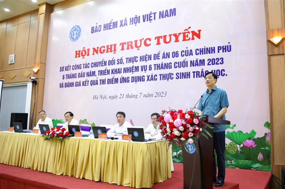 Trung tướng Nguyễn Duy Ngọc, Thứ trưởng Bộ Công an, Tổ phó thường trực Tổ công tác triển khai thực hiện Đề án 06 của Chính phủ phát biểu tại Hội nghị.