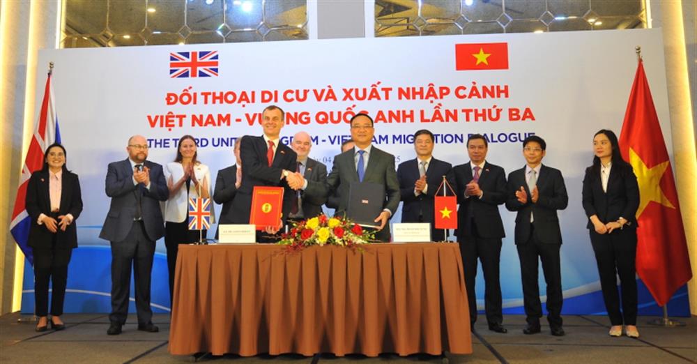 Hai bên đã ký Thông cáo chung thể hiện cam kết hợp tác chặt chẽ nhằm đấu tranh hiệu quả hơn nữa trong triệt phá các nhóm tội phạm tổ chức đưa người di cư trái phép và tội phạm mua bán người, tội phạm có tổ chức và những vấn đề an ninh liên quan.