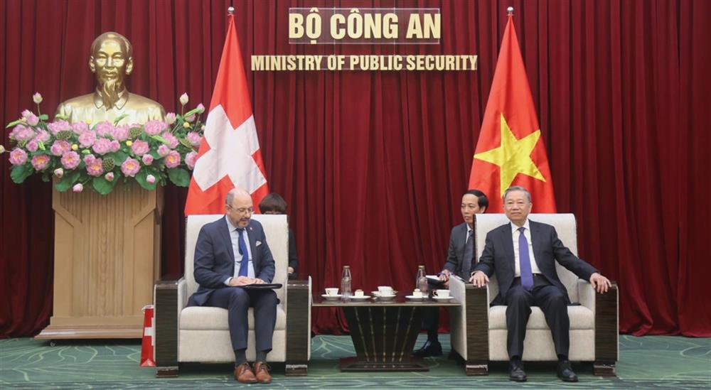 Bộ trưởng Tô Lâm và Đại sứ Thomas Gass tại buổi tiếp.