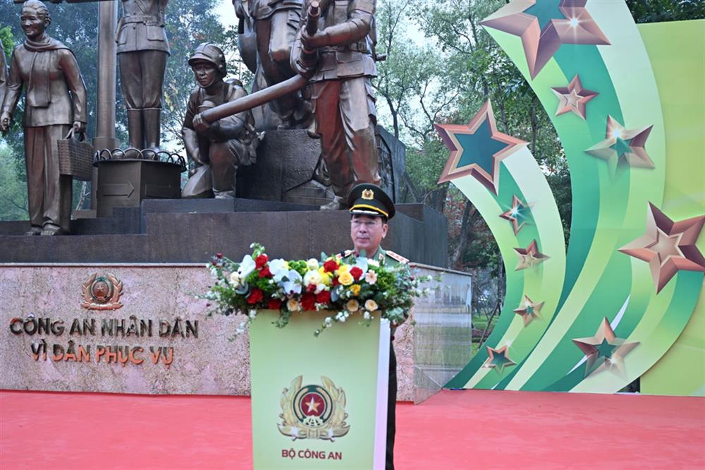 Thứ trưởng Trần Quốc Tỏ phát biểu tại buổi Lễ.