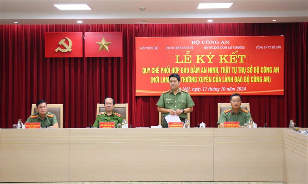 Đại tá Nguyễn Hồng Nguyên, Phó Chánh Văn phòng Bộ phát biểu tại Lễ ký kết.