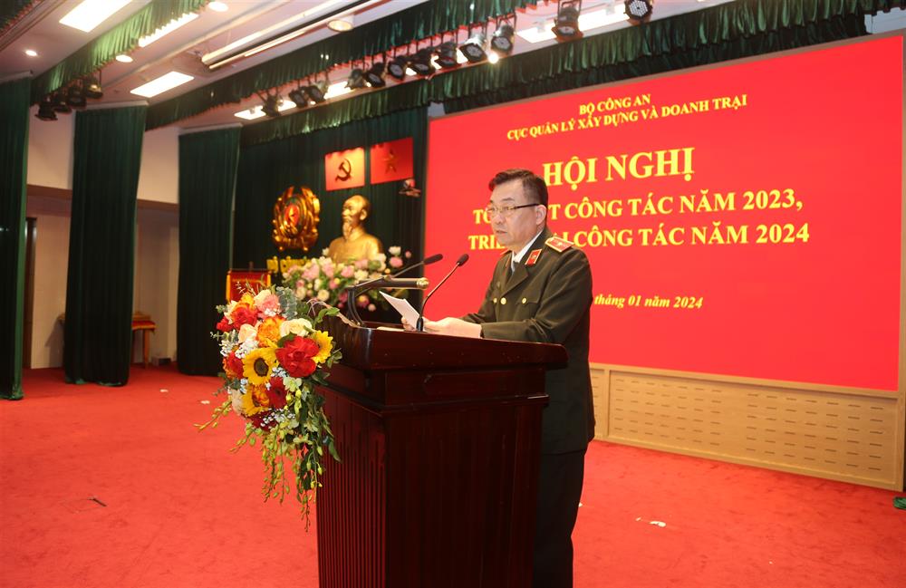 Thiếu tướng Nguyễn Khắc Cường, Cục trưởng Cục Quản lý xây dựng và doanh trại phát biểu tại Hội nghị.