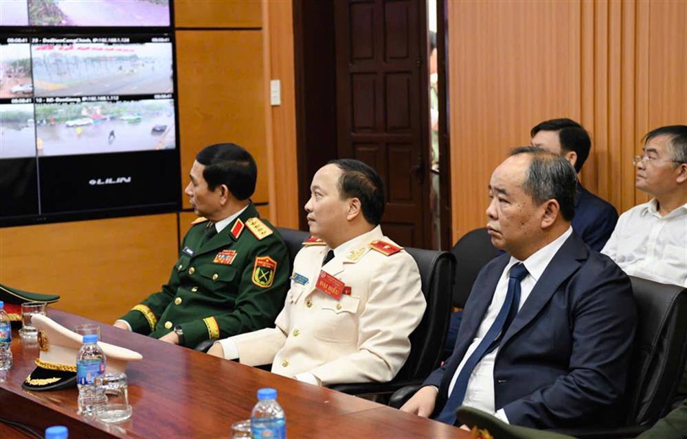 Các đại biểu tham dự buổi thăm, động viên CBCS lực lượng Công an tỉnh Phú Thọ.