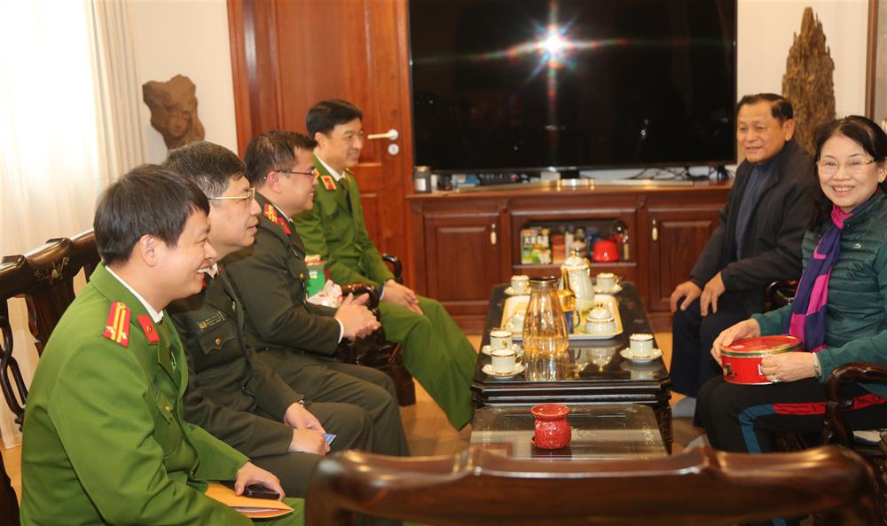 Thượng tướng Nguyễn Duy Ngọc thăm, chúc Tết Thượng tướng Lê Thế Tiệm nguyên Thứ trưởng Bộ Công an.