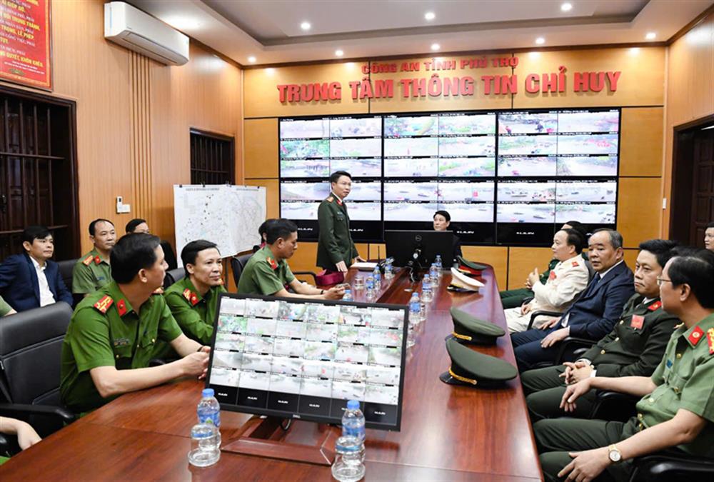 Toàn cảnh buổi thăm, động viên CBCS lực lượng Công an tỉnh Phú Thọ.