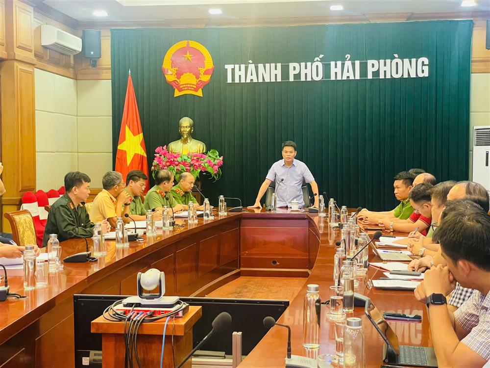 Đồng chí Lê Ngọc Châu - Phó Bí thư Thành ủy, Chủ tịch UBND TP Hải Phòng chủ trì cuộc họp