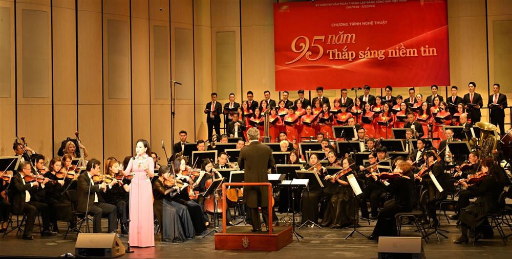 Các nghệ sĩ tham gia biểu diễn.