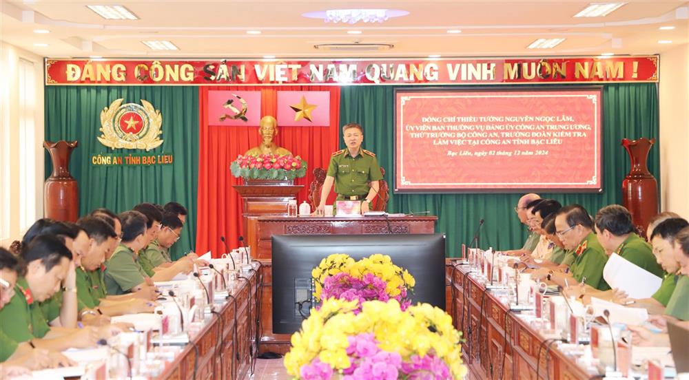Các đại biểu tham dự buổi làm việc.