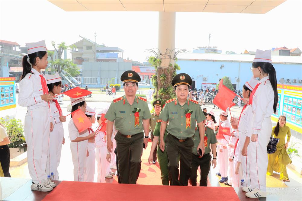 Thứ trưởng Đặng Hồng Đức dự Ngày hội Toàn dân bảo vệ an ninh Tổ quốc tại phường Mạo Khê, Quảng Ninh. 