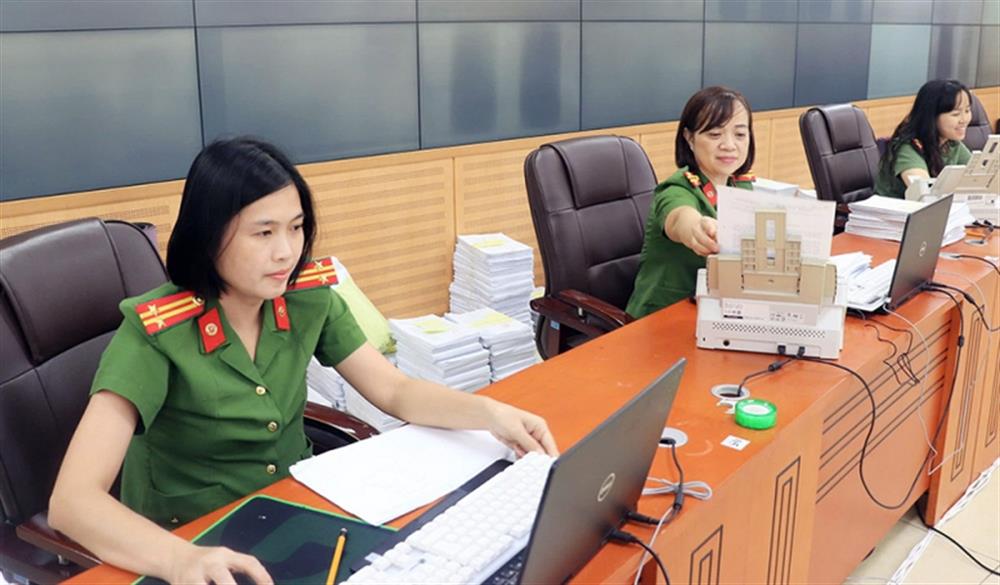 Tài liệu lưu trữ số được sử dụng thông qua các hình thức: đọc, cấp bản sao, cung cấp thông tin từ tài liệu lưu trữ số và cơ sở dữ liệu tài liệu lưu trữ.