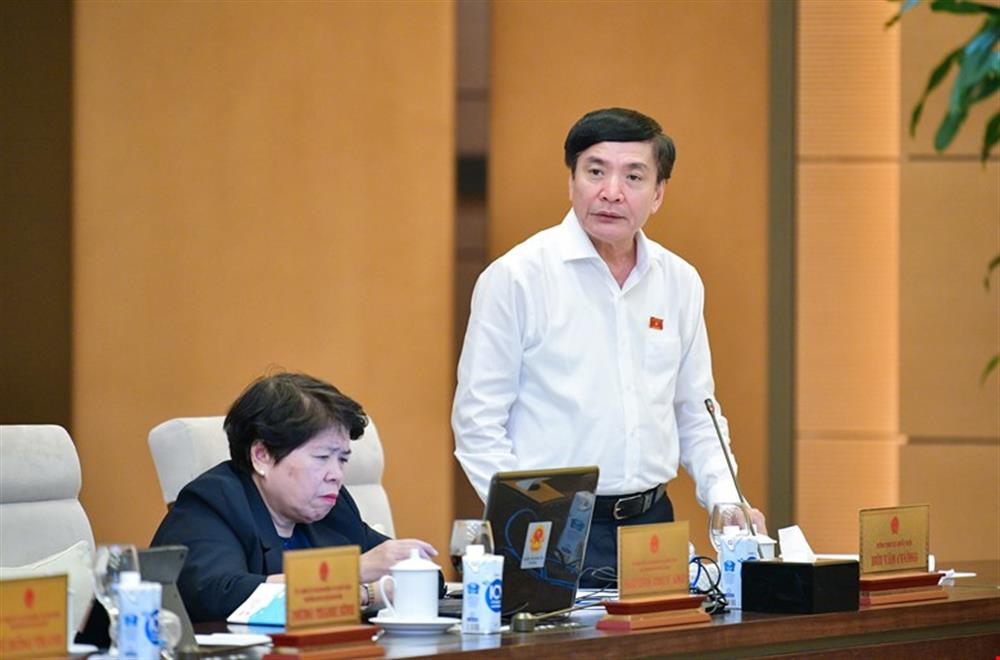Tổng Thư ký Quốc hội Bùi Văn Cường phát biểu tại phiên họp.